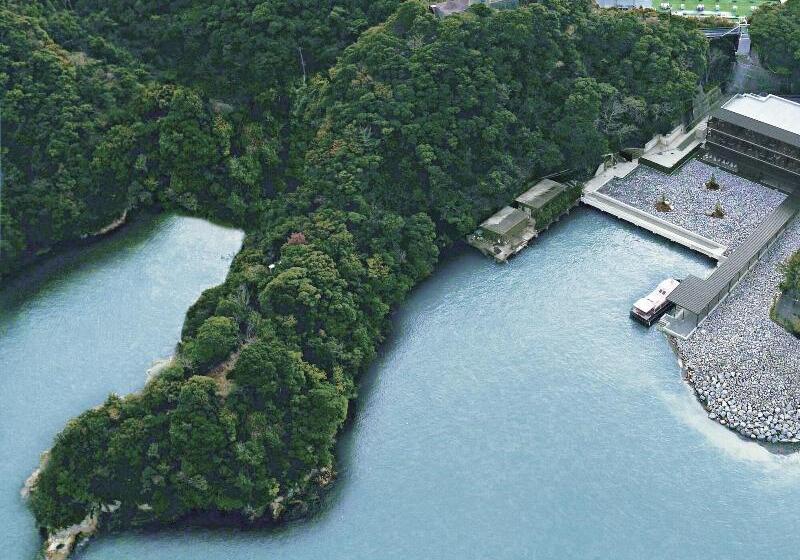 בית מלון כפרי Kumano Bettei Nakanoshima