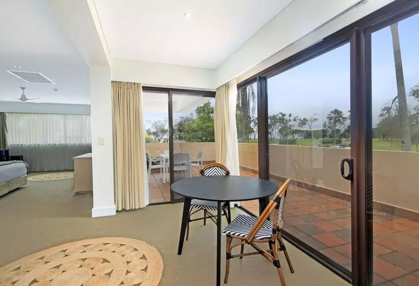 בית מלון כפרי Waves  Byron Bay