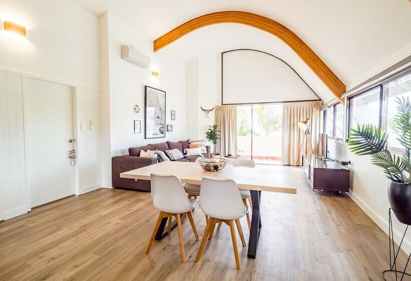 Hotel Waves Byron Bay