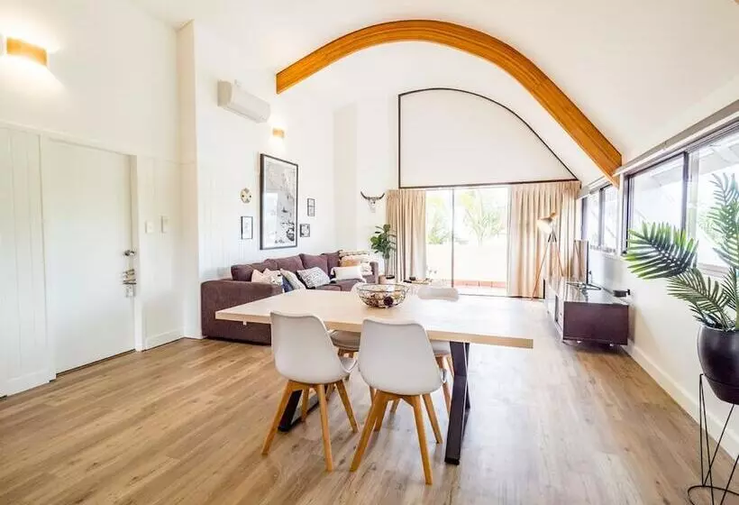 בית מלון כפרי Waves  Byron Bay