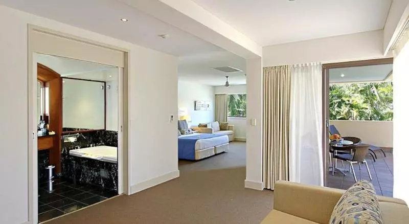 בית מלון כפרי Waves  Byron Bay