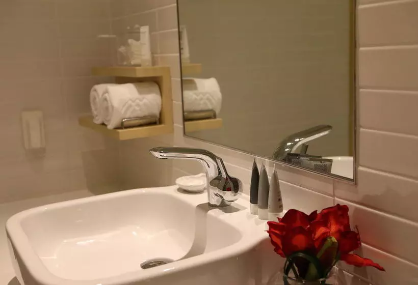 호텔 The Suites Naksan