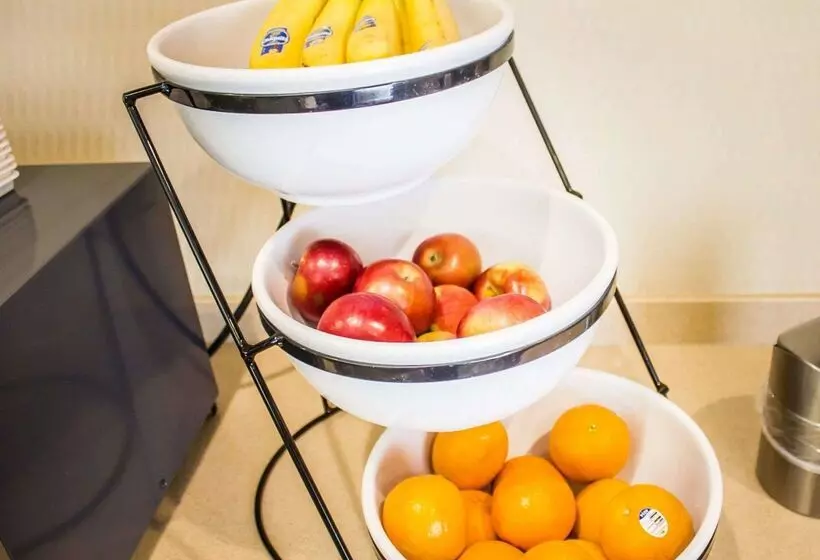 Отель Comfort Inn & Suites