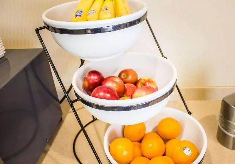 Отель Comfort Inn & Suites