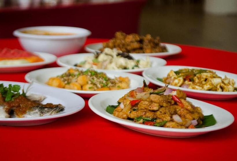 فندق Coral Bay Resort