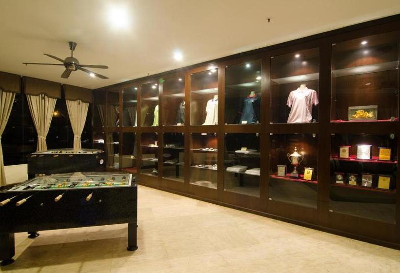 فندق Coral Bay Resort