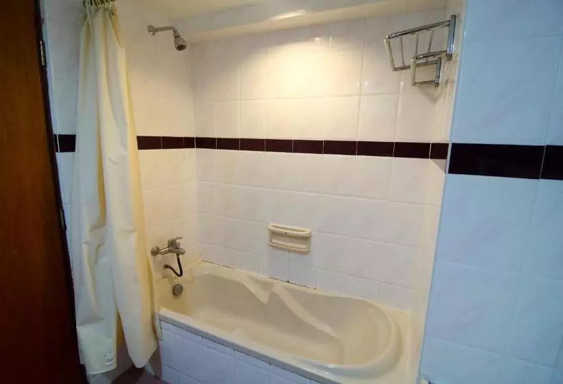 فندق Coral Bay Resort