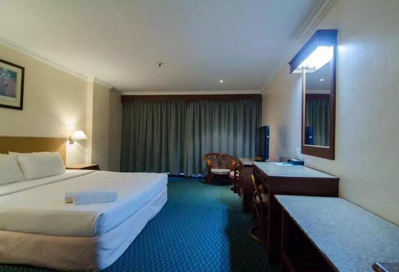 فندق Coral Bay Resort