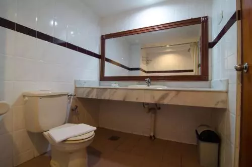 فندق Coral Bay Resort