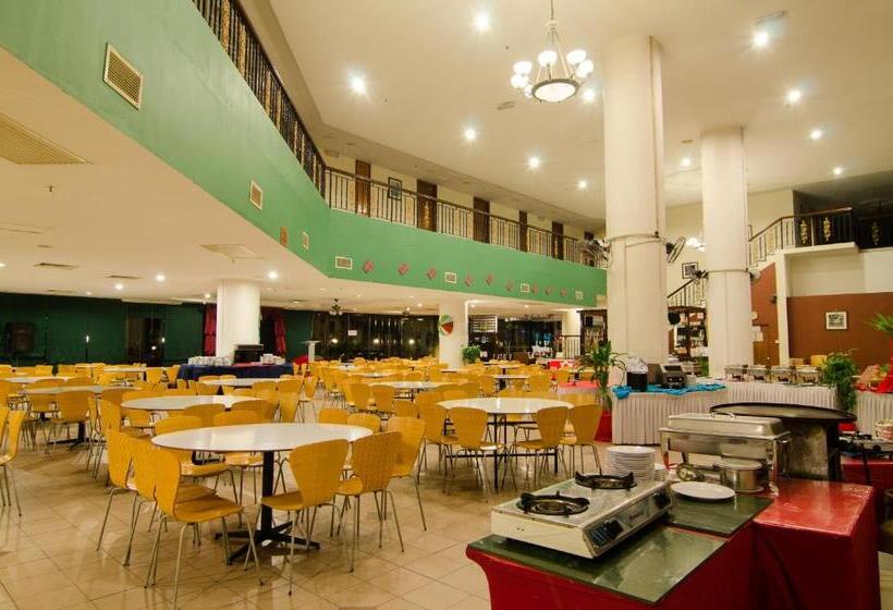 فندق Coral Bay Resort