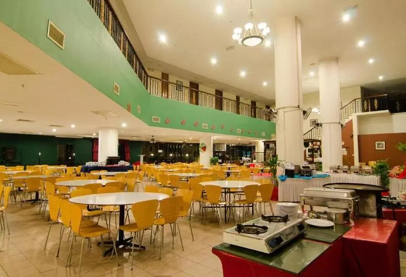 فندق Coral Bay Resort