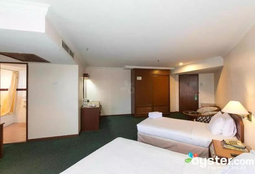 فندق Coral Bay Resort