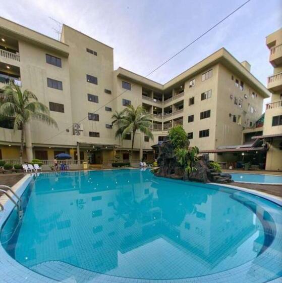 فندق Coral Bay Resort