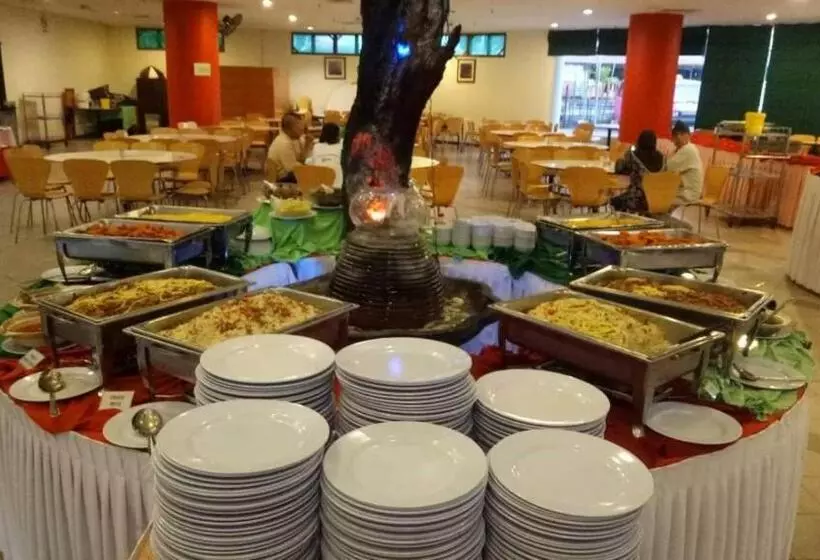 فندق Coral Bay Resort