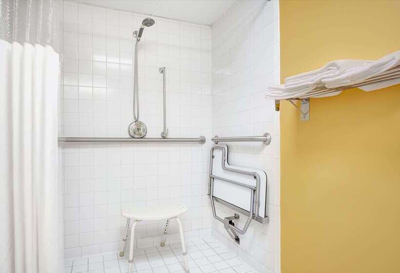 فندق Days Inn By Wyndham Burlington East