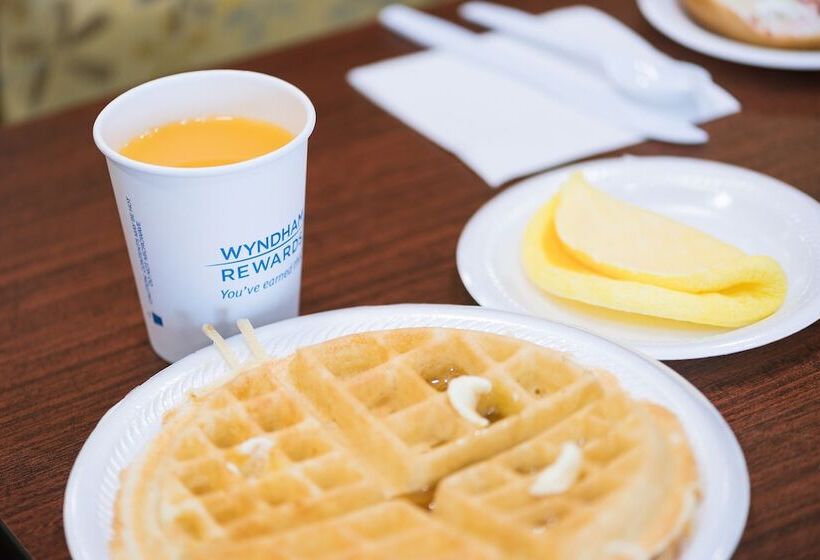 فندق Days Inn By Wyndham Burlington East