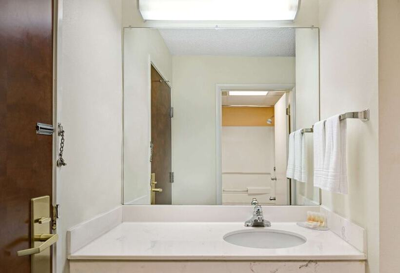 فندق Days Inn By Wyndham Burlington East