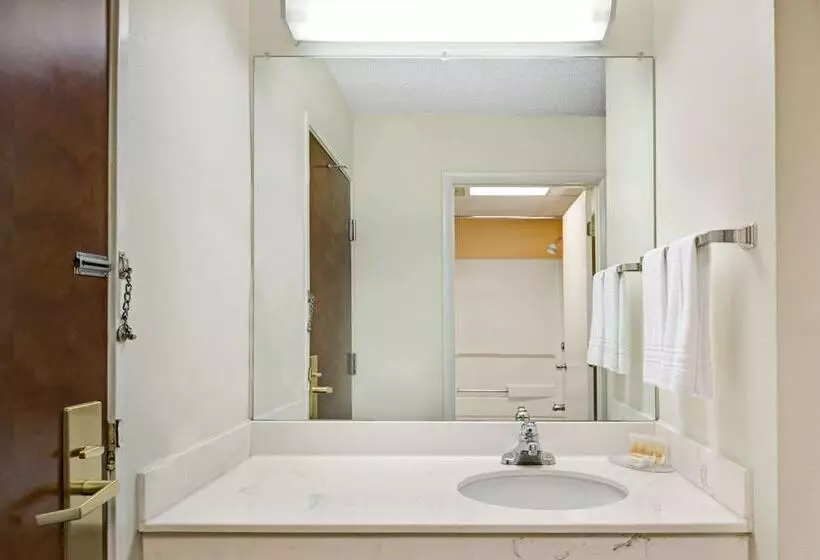 ホテル Days Inn By Wyndham Burlington East