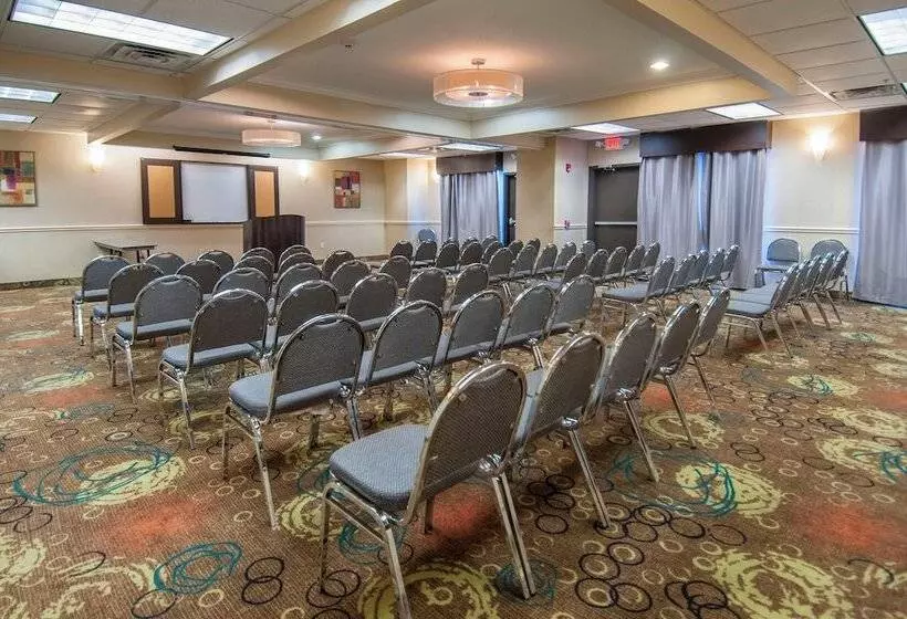 Holiday Inn Express Hotel & Suites Houston North Intercontinental, An Ihg