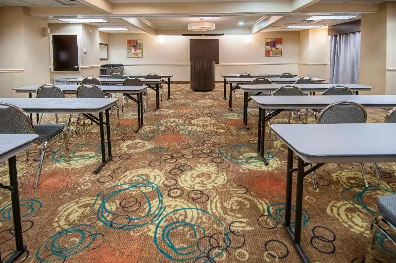 Holiday Inn Express Hotel & Suites Houston North Intercontinental, An Ihg