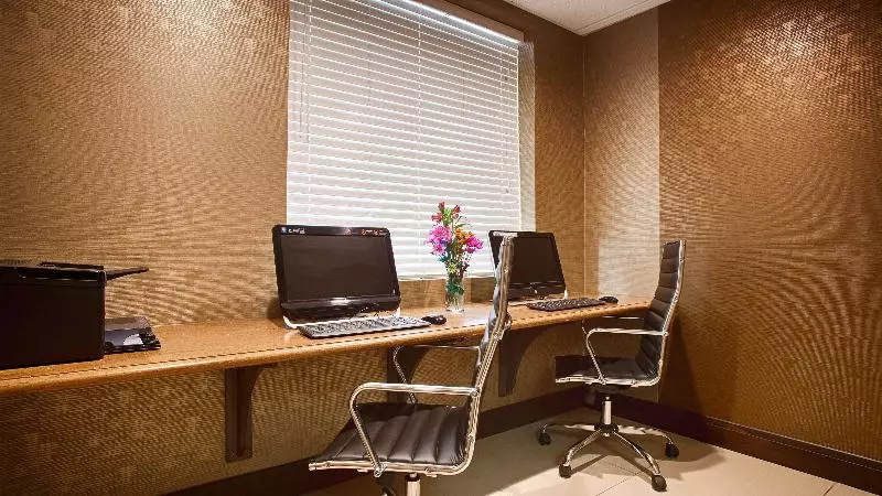 酒店 The Inn At Buffalo Airport