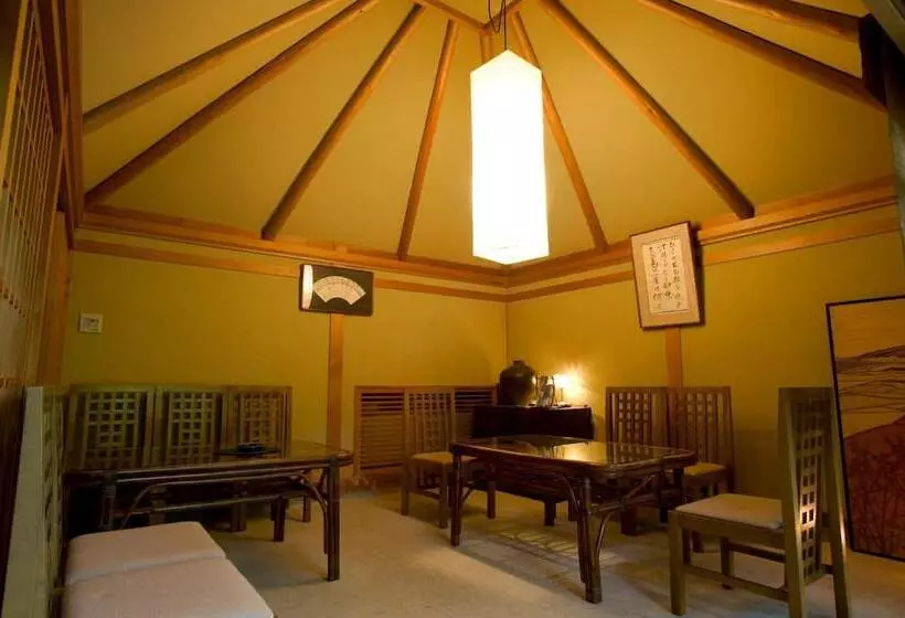 Hotel Yufuin Santokan