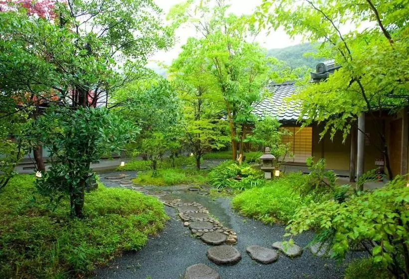 Hotel Yufuin Santokan