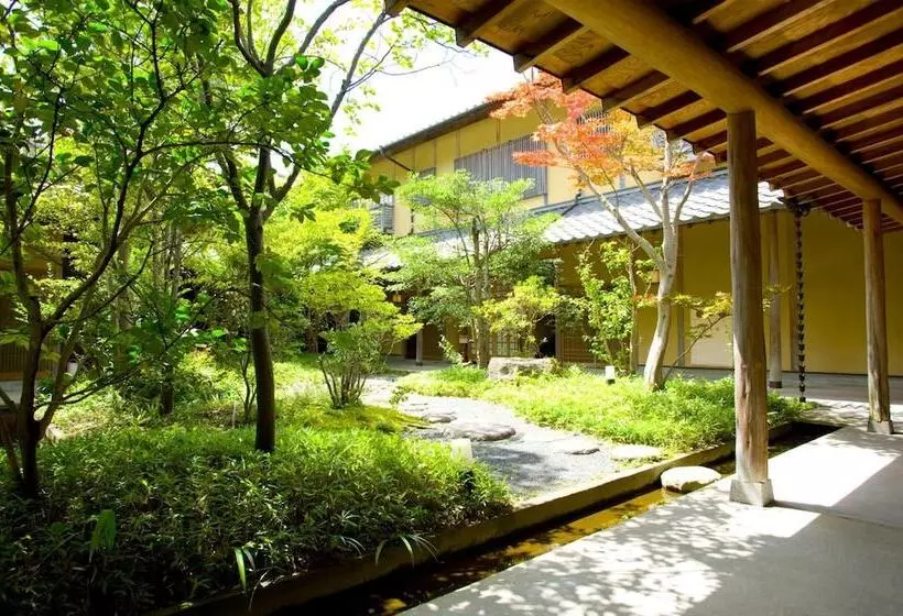 Hotel Yufuin Santokan