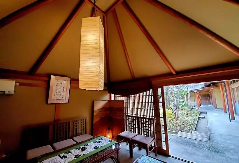 Hotel Yufuin Santokan