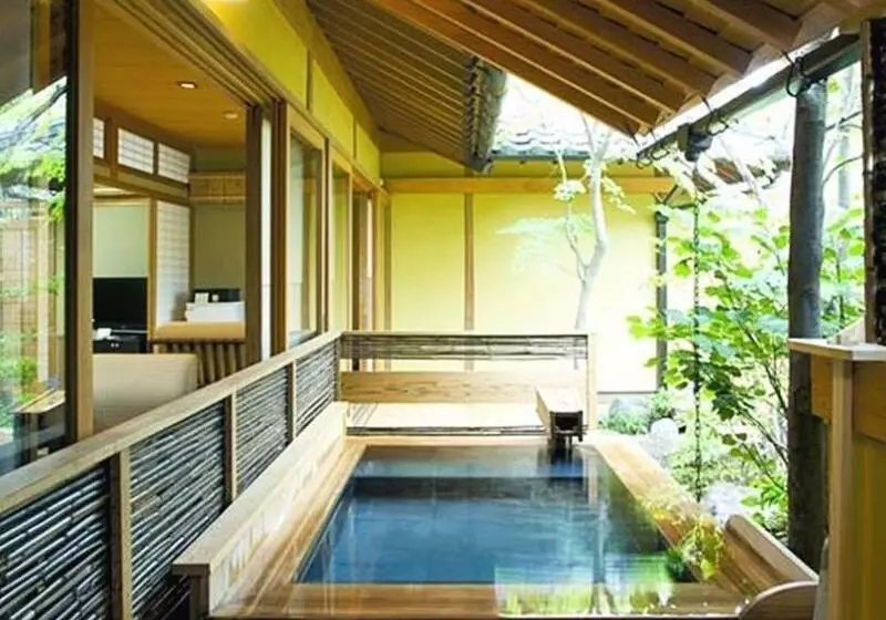 Hotel Yufuin Santokan