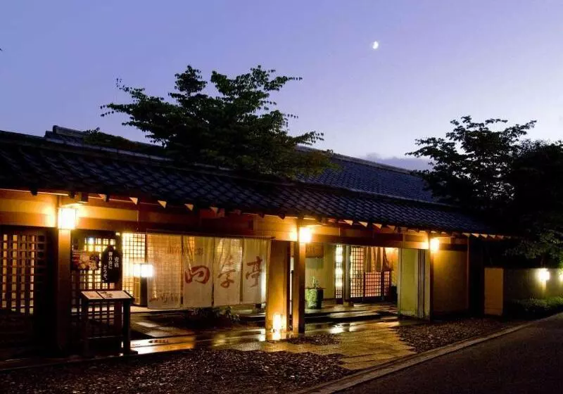 Hotel Yufuin Santokan