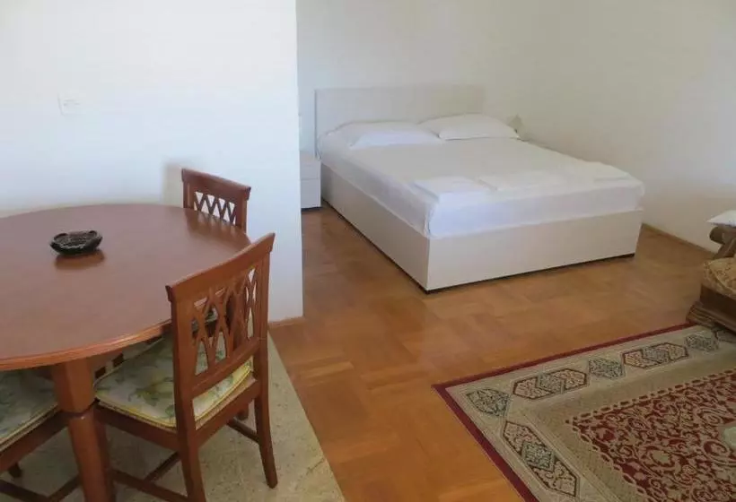 Apartments And Rooms Rogosic