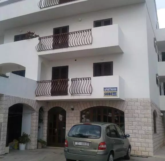 Apartments And Rooms Rogosic