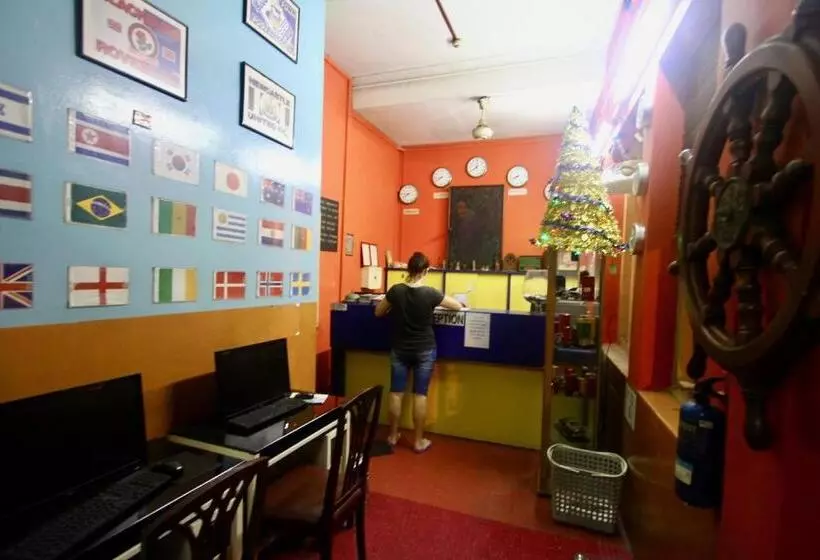 هتل Backpacker Cozy Corner Guesthouse