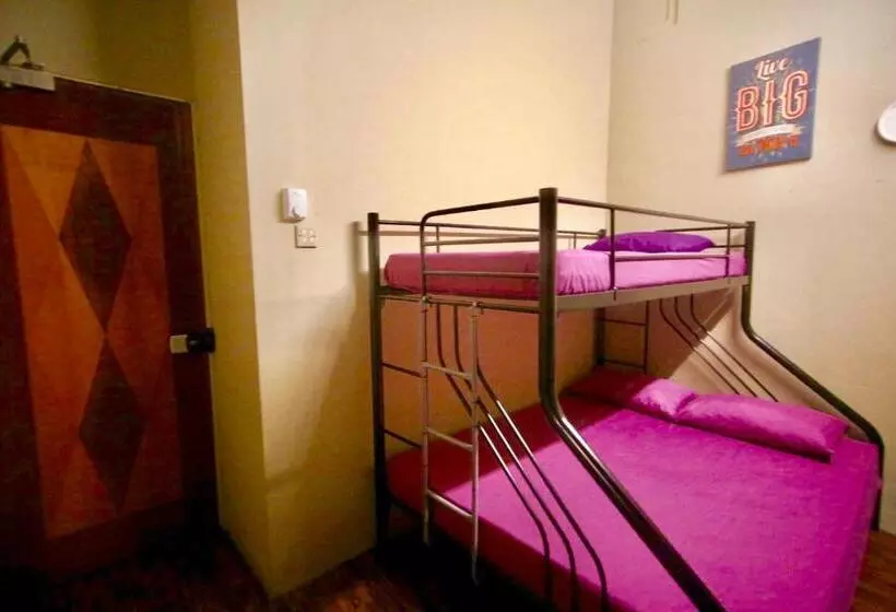 هتل Backpacker Cozy Corner Guesthouse