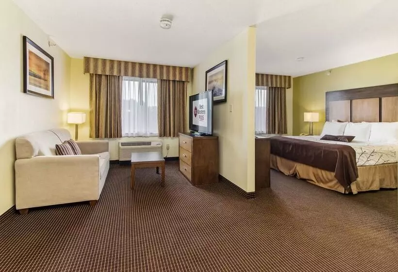 호텔 White Pine Inn & Suites