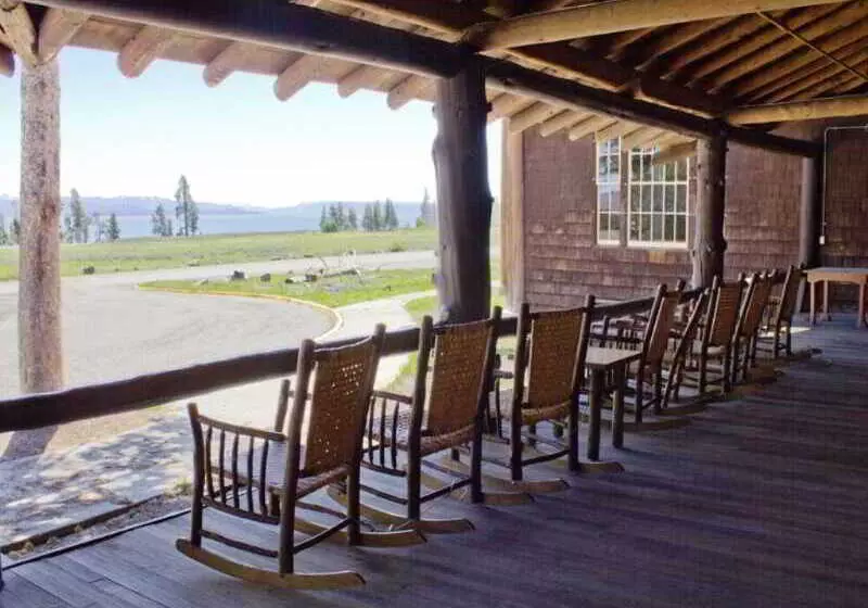 Отель Lake Lodge Cabins