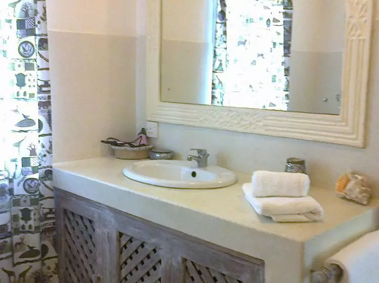 هتل Marine Holiday House