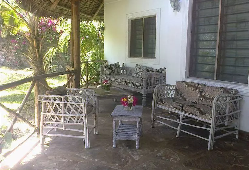 هتل Marine Holiday House