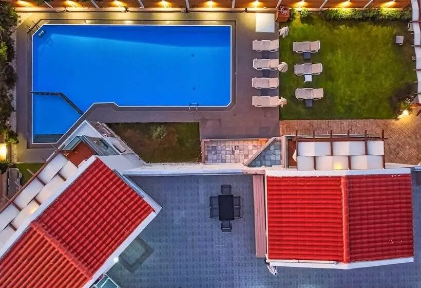 هتل Oliva Beach Studios & Apartments