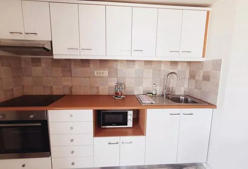 هتل Oliva Beach Studios & Apartments