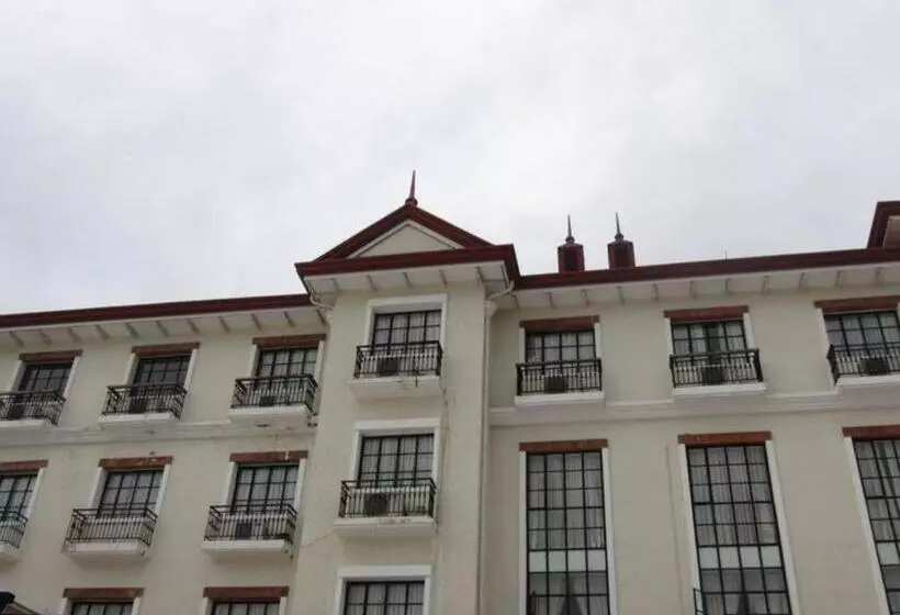 Pontefino Hotel And Residences