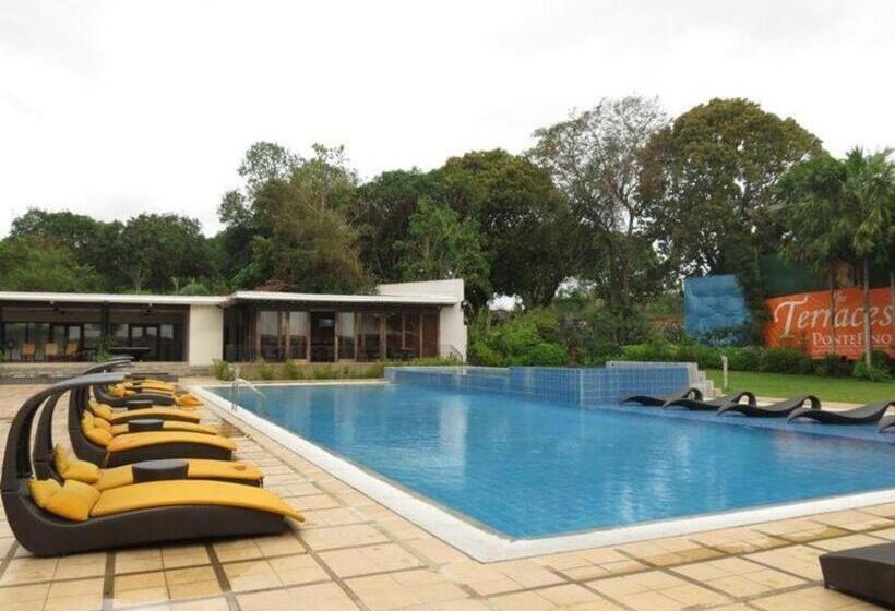 Pontefino Hotel And Residences