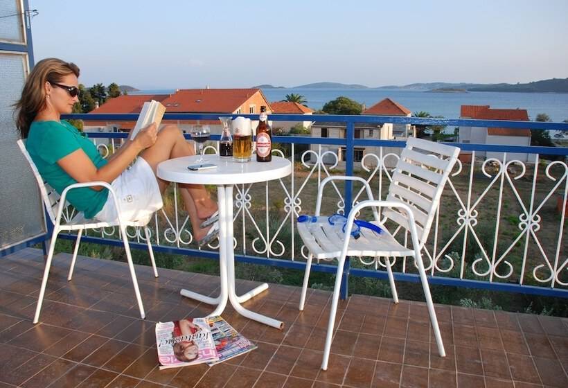 Lulak Studio Apartments