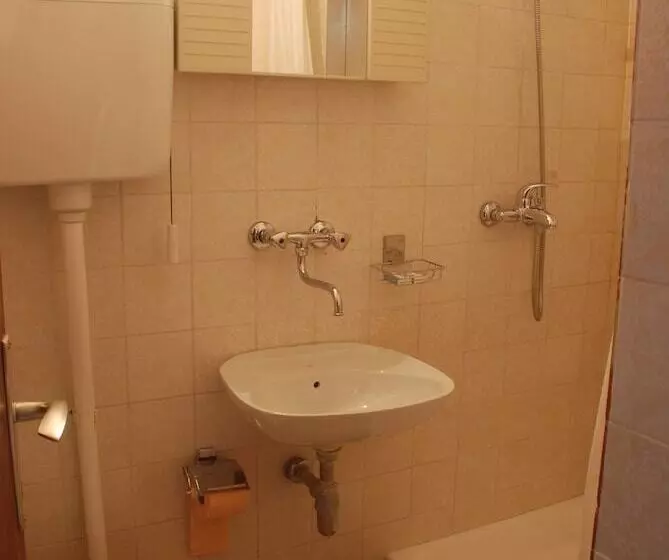 Lulak Studio Apartments