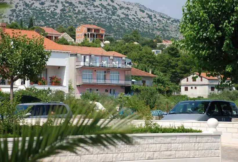 Lulak Studio Apartments