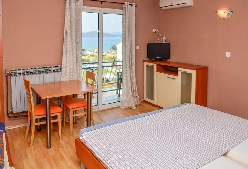 Lulak Studio Apartments