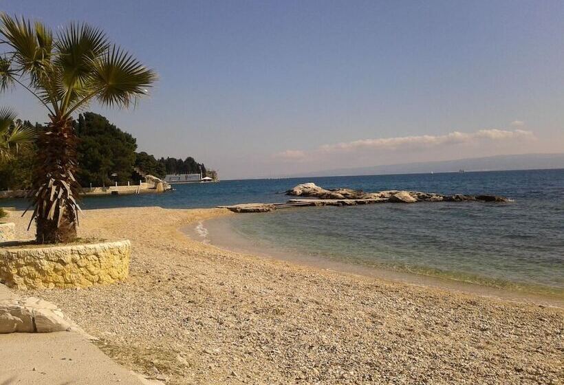 Rooms And Apartments Djanovic