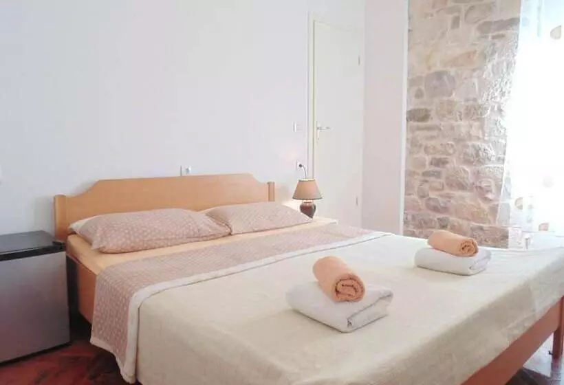 Rooms And Apartments Djanovic