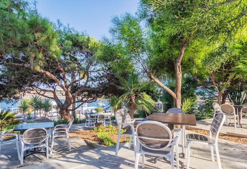 Ax Sunny Coast Resort & Spa